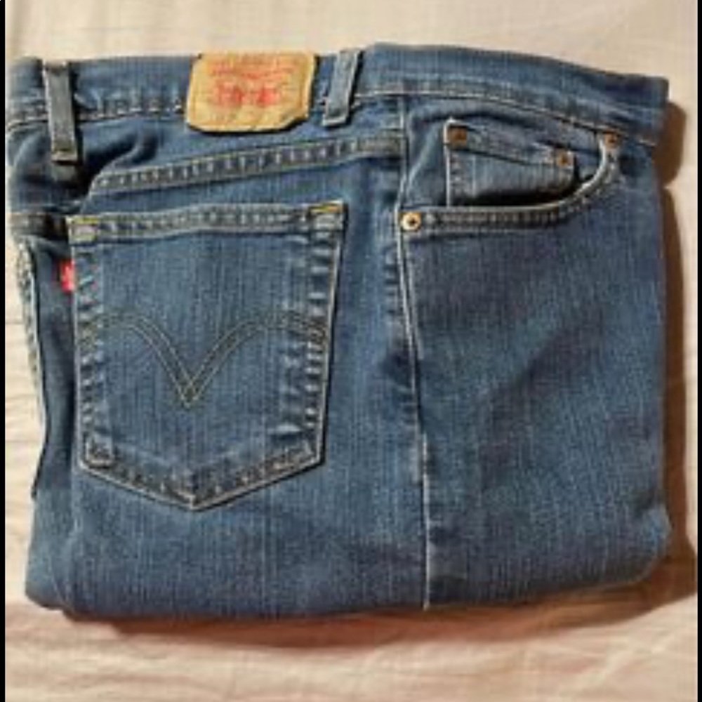 Classic Slim Stretch Levi
512 Jeans Tapered Leg
Size (8 Mis M)